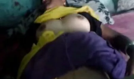 भावुक युवा श्यामला Jinx सेक्स फिल्म दिखाइए ना भूलभुलैया एक सुंदर काले आदमी द्वारा गड़बड़ हो जाता है