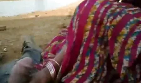 यार दो सेक्सी हिंदी फिल्म सेक्सी हिंदी फिल्म वाइब्रेटर से गांड में चुदाई करता है