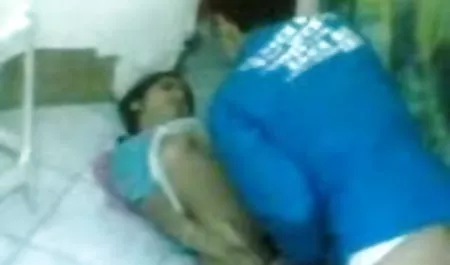 पार्टी के बाद, एक युवा श्यामला को एक तंग बिल्ली का मुर्गा मिला सेक्सी फिल्म हिंदी में सेक्सी फिल्म हिंदी में