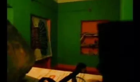 प्यारा पतला लड़की cunnilingus और हिंदी में सेक्सी पिक्चर मूवी एक आदमी की एक मोटी डिक प्राप्त है