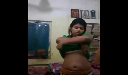 गर्म लड़कियों भारत गर्मियों और डिक्सी हॉलीवुड सेक्सी फिल्म हिंदी में धूमकेतु सुंदर त्रिगुट बनाते हैं