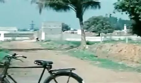 इस मोटी काली औरत को पीटने से पहले, दोस्त को अपनी मोटी गांड को चाटना पड़ता है। कुतिया का गधा इतना बड़ा है कि उसके नितंबों के मद्रासी सेक्सी पिक्चर मद्रासी बीच हब्शी का सिर सचमुच गायब हो जाता है