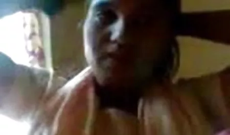 कपेट्स, इस मोहक फैटी ने सिर्फ अपने वजन से सेक्सी मूवी वीडियो में सेक्सी आदमी का गला घोंट दिया
