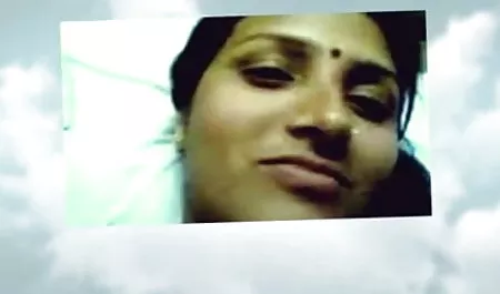 एक चमड़े की जैकेट में दोस्त होटल के कमरे में एक बेनी कुतिया को सेक्सी फुल सेक्सी चोदता है