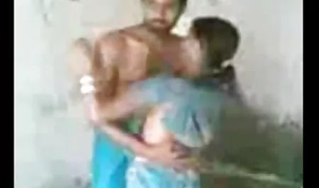 एक सुंदर युवा लड़की अपने बेडरूम में बिस्तर पर लेटते समय अपनी पैंटी उतार देती है, एक लड़का उसकी देखभाल करता है और वह उसे उतारने में मदद करती है, वह उस पर कूद जाती है और अब लड़की उसके साथ सेक्स करती सेक्सी हिन्दी फिल्म है, यह देखना अच्छा है