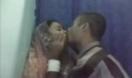 युवा बहुत सेक्सी लड़की सही ट्रेक्टर में हस्तमैथुन भोजपुरी सेक्सी फिल्म हिंदी मै करता है!