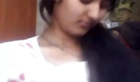 एक विदेशी व्यक्ति, एक रूसी छात्र से मिला, उसे अपने घर लाया, और उसे एक पेय दिया, चाटा, और फिर उसकी गांड को विकसित किया, उसके मजबूत हिंदी मूवी सेक्सी और मोटे लंड की तैयारी की