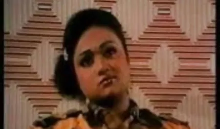 प्यारा श्यामला सेक्सी फिल्म वीडियो फुल लड़की उसे गधे के साथ उसके दोस्त को आकर्षित करती है, और एक क्रस्टेशियन के साथ उठकर उसे बकवास करने के लिए कहता है
