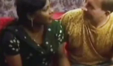 वह सभी मौजूदा पोज को पसंद करती है और जल्द ही ट्रंक पर सवार हो सेक्सी पिक्चर वीडियो में वीडियो में जाती है और सबसे कठिन लय में समर्पण करती है जिसे केवल बनाए रखा जा सकता है