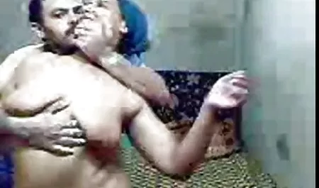 गंजा शिक्षक स्कूल डेस्क पर अपने सेक्सी हिंदी फिल्म मूवी वीडियो युवा सुनहरे बालों वाली छात्रा को चोदता है