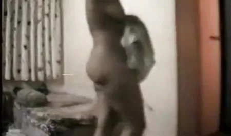 परिपक्व सौतेली माँ ने बगीचे में काम करने के बाद युवा सेक्सी वीडियो हिंदी मूवी सौतेली बेटी को बहकाया