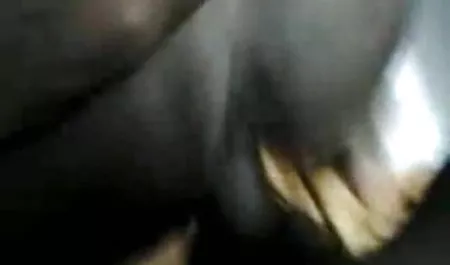 रेडहेड उत्सुक बॉस ने अपने दोस्त को दिखाया कि कैसे वह काम पर एक दास को अपमानित करता हॉलीवुड सेक्स फिल्म है