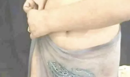 आसा अकीरा नीचे बैठती है और एक डिल्डो को अपनी चूत सेक्सी फिल्म हिंदी सेक्सी फिल्म हिंदी में लेती है