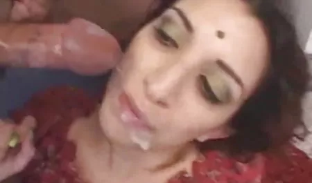 रेडहेड परिपक्व कुतिया खुद को सेक्सी ब्लू फिल्म नई स्कूल में बच्चों की देखभाल करती है