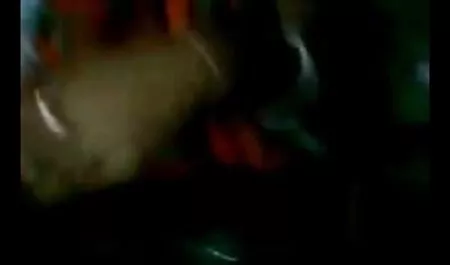 एक अनुभवहीन युवा वेश्या एक मुर्गा सेक्स पिक्चर का वीडियो पर घुटी हुई थी जब वह एक नुकीले पर ले गई थी