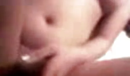 कुतिया बस में चढ़ती है और चूत में ऊँगली करती सेक्सी बीएफ फिल्म हिंदी में है