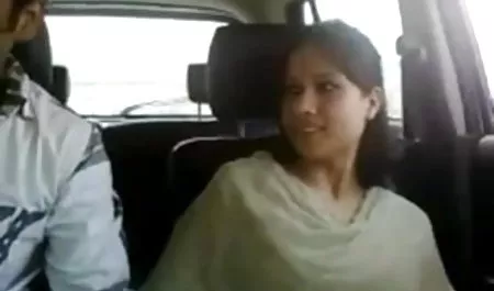एक युवा कुतिया लिंग के ऊपर कूदती है और जोर हिन्दी पिक्चर फिल्म सेक्सी फिल्म से कराहती है