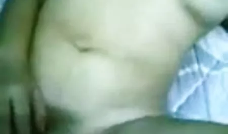 एक गर्म, लाल बालों वाली सुंदरता ऑडिशन के लिए आई थी, लेकिन भविष्य के मालिक ने सुझाव दिया कि वह तुरंत व्यापार में उतर बीपी सेक्स फिल्म जाए, उसे एक चूसना दे, उसने उसे सोफे पर गड़बड़ कर दिया और उसे काम पर रखा।