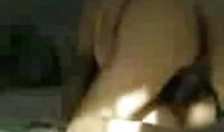 गोरा एक हिंदी सेक्सी फिल्म हिंदी आइस क्रीम blowjob देता है