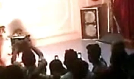 लाल बालों वाली लड़की से कामुक शो, वह हिंदी सेक्सी फिल्म वीडियो में सोफे पर झूठ बोलती है और धीरे-धीरे उसकी चिकनी मुंडा बिल्ली के साथ अपना हाथ चलाती है और उसके पैरों को घुमाती है ताकि आप सब कुछ विस्तार से देख सकें