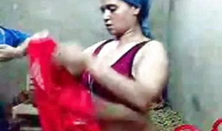 टैटू वाली कुतिया उसे पिक्चर हिंदी में सेक्सी और अधिक बिल्ली दिखाती है