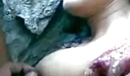 क्रूर पुरुष भावुक होकर अपने मुर्गा पर एक सुनहरे बालों वाली लड़की को चोदता सेक्सी नंगी फिल्म का वीडियो है