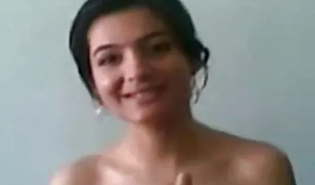 एक युवा कुतिया अपनी उंगली और जीभ फुल सेक्सी मूवी वीडियो में से अपने दोस्त की चूत की चुदाई करती है