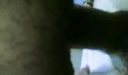 कास्टिंग में, दो हिंदी फिल्म वीडियो सेक्स स्टालियन ने बच्चे को गुदा सिखाया