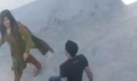 लड़की खड़ा था और एक दोस्त के रूप हिंदी सेक्सी फिल्म सेक्सी में देखा उसके दोस्त बकवास। उसके बाद, वह खुद सींग का बना हुआ था