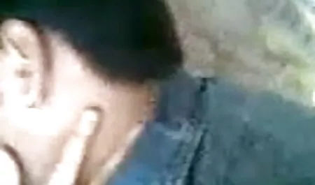 लड़की कैमरे के सामने अपने छोटे गुदा खिलौने को सेक्सी फुल सेक्सी सेक्सी खराब कर देती है