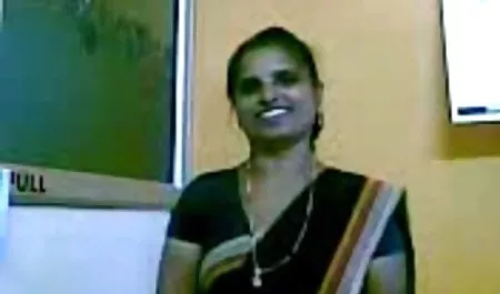 बस्टी ब्लोंडी को वार्मिंग हिंदी में सेक्सी फिल्म मूवी करते हुए, वह गधे में कठिन है