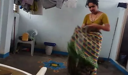 बिना दूसरे विचार के डिक की दृष्टि से एक प्यारा सा गोरा उसे मुंह हिंदी पिक्चर फिल्म सेक्सी में ले लेता है, जिसके बाद उसे बेडरूम के फर्श पर अच्छी तरह से चोदा गया