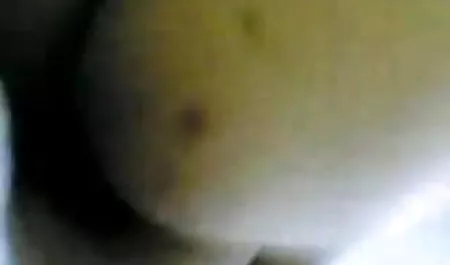 लड़की ने उत्साहपूर्वक एक साथी की पेशकश को स्वीकार कर लिया, जिसके बाद उसने अपनी पैंट उतारी और लिंग के सिर सेक्सी पिक्चर हिंदी फिल्म को चूमना शुरू कर दिया, जो उसकी आंखों के ठीक पहले आकार में बढ़ना शुरू हुआ।