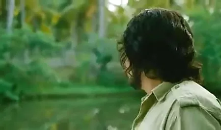 दोस्त धीरे से अपनी प्रेमिका को दबाता है, उसे धीरे से चूमता है, उसे सहलाता है और जब वह अपना डिक निकालता है तो उसके साथ सारा रोमांस गायब हो जाता है, प्रेमिका एक बोल्ट का आकार देखती है, चिल्लाती है, मुझे सेक्सी हिंदी फिल्म दिखाएं एक वेश्या की तरह चोदो