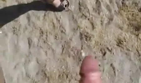 बेब ने उसकी चूत में एक वाइब्रेटर डाला और दोस्त हिंदी सेक्सी मूवी ने उसे हस्तमैथुन करते पकड़ा