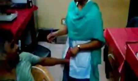 जब एक पुरुष अपनी चूत सेक्सी फिल्म चाहिए सेक्सी को सहलाता है तो लैरा को प्यार होता है