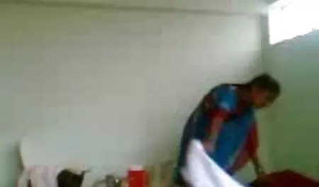 गोरा एक महान blowjob बनाता है सेक्सी वीडियो फिल्म हिंदी में